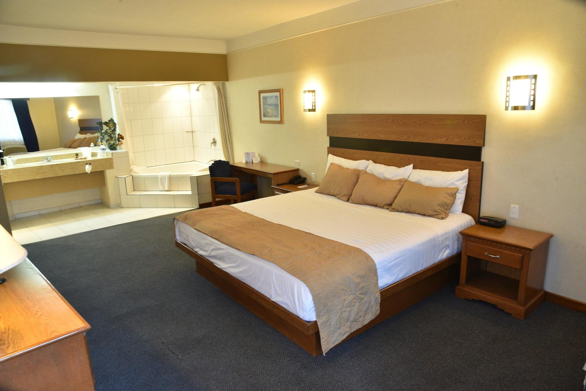 American Inn Hotel & Suites Parral Екстер'єр фото