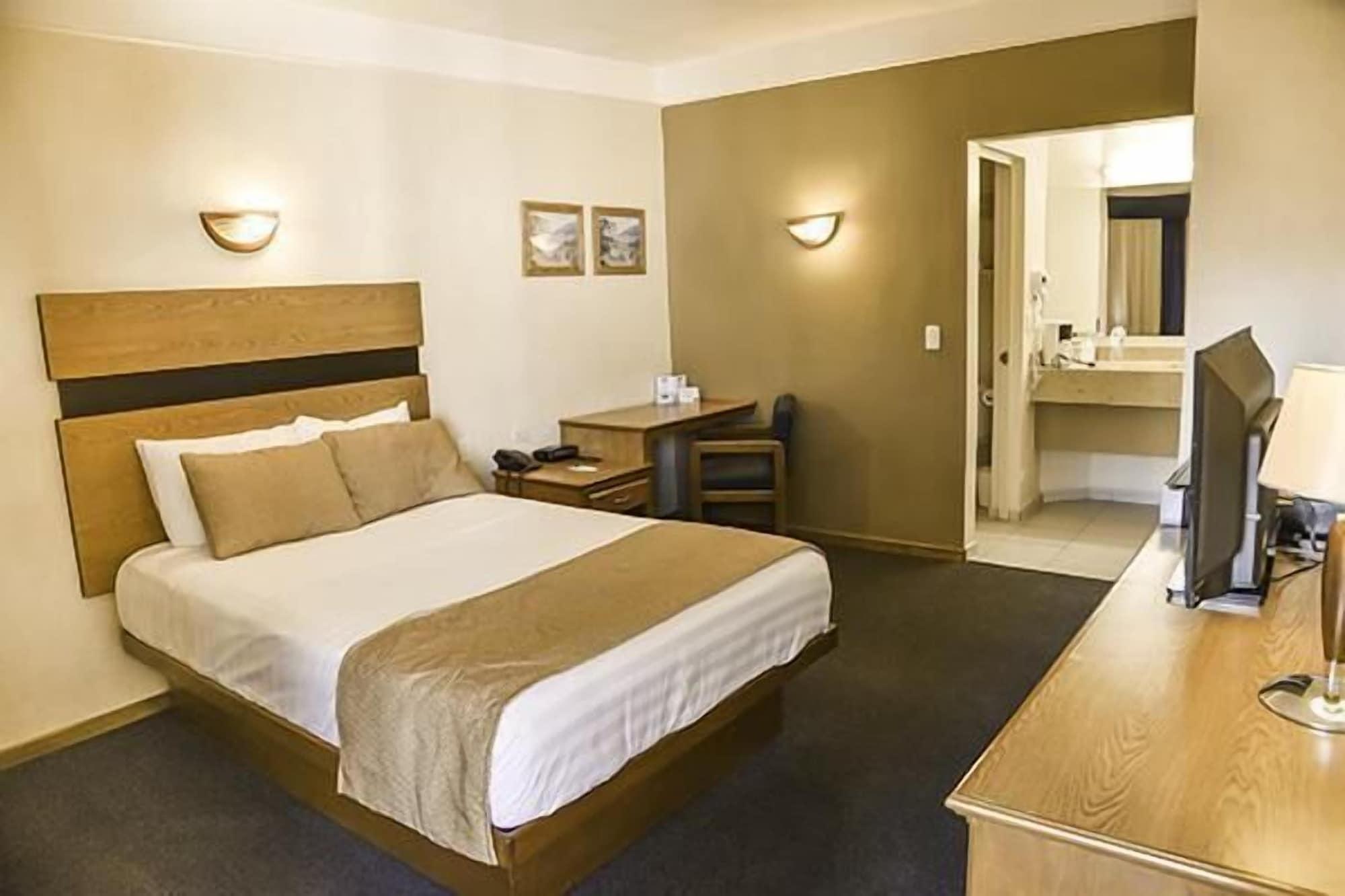 American Inn Hotel & Suites Parral Екстер'єр фото