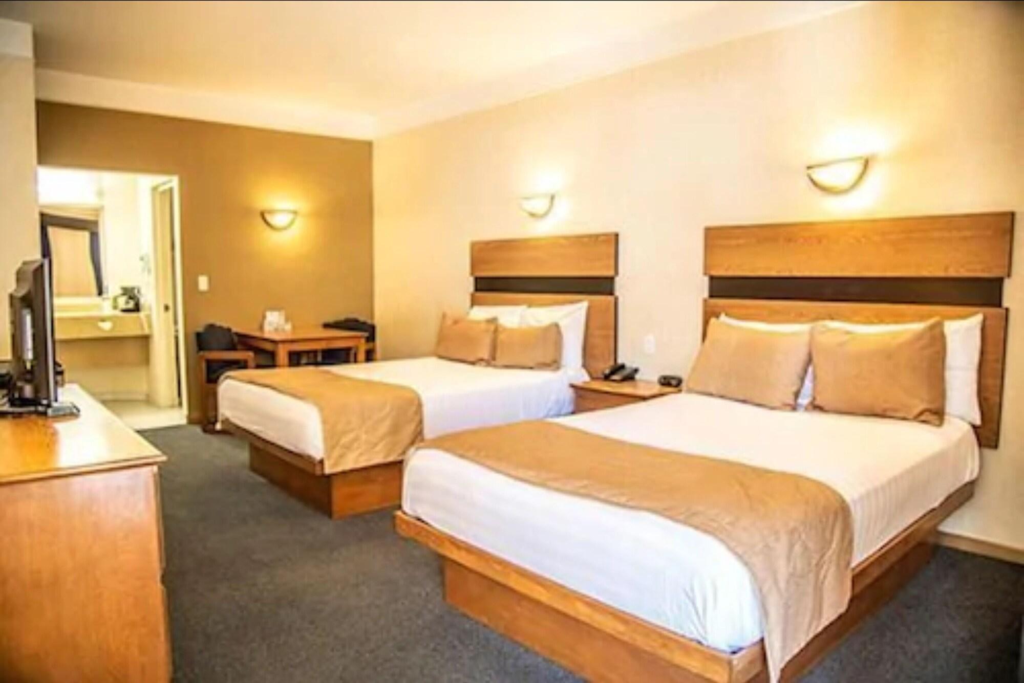 American Inn Hotel & Suites Parral Екстер'єр фото