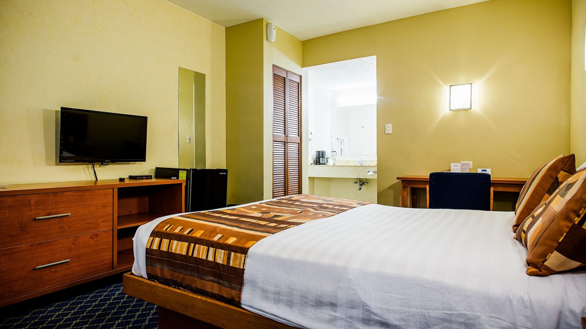 American Inn Hotel & Suites Parral Екстер'єр фото