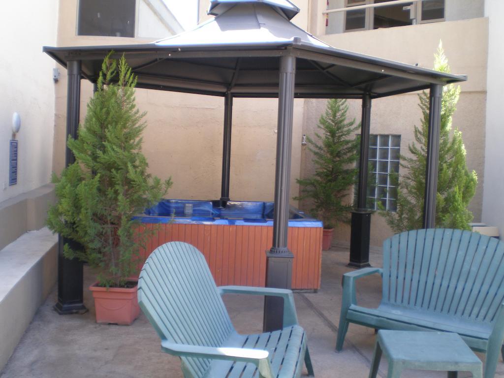 American Inn Hotel & Suites Parral Екстер'єр фото