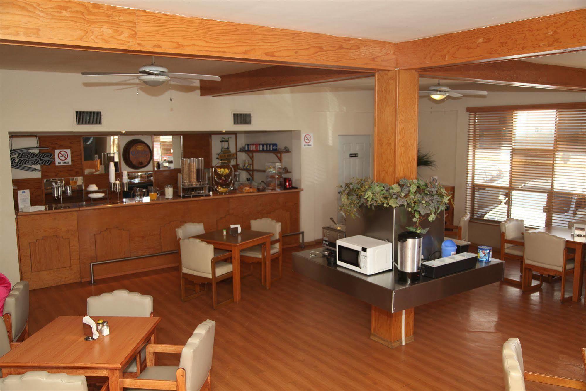 American Inn Hotel & Suites Parral Екстер'єр фото